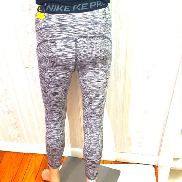 Nike Pro Tight Fit Crop Leggings - Picture 3 of 5